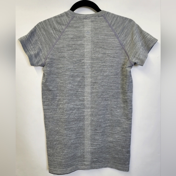 Lululemon training  t shirt - Picture 2 of 7
